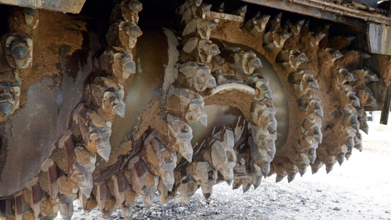 Key Differences Between Asphalt and Concrete Milling Teeth